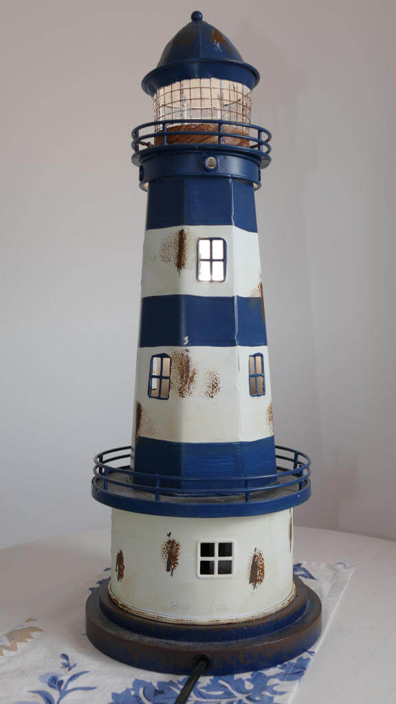 Dettaglio di una lampada-faro dell’appartamento Non ti scordar di me Dettaglio lampada-faro appartamento Non ti scordar di me