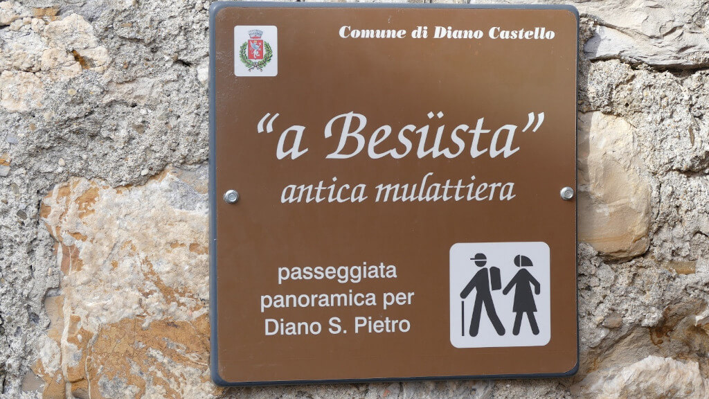 Cartello con indicazione per il sentiero “a Besusta”