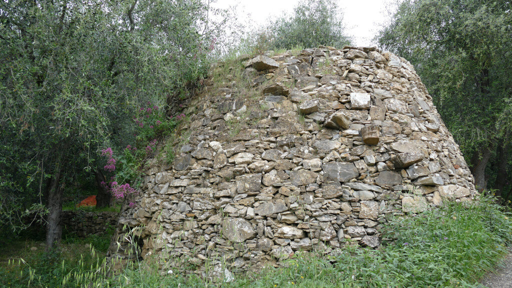 Casella di Lucinasco, edificata con la tecnica “a secco” Una casella a Lucinasco