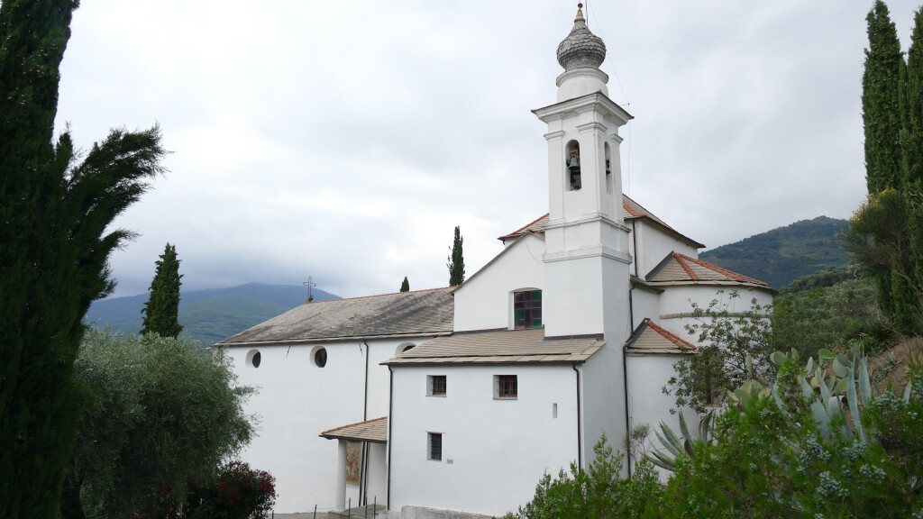 Vista della chiesa di Nostra Signora dell’oliveto a Chiusavecchia La chiesa di Nostra Signora dell’oliveto
