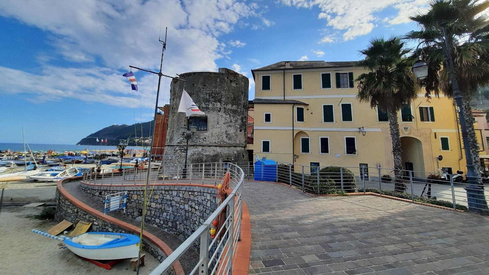 Visita a Laigueglia e alla Torre Saracena di Colla Micheri