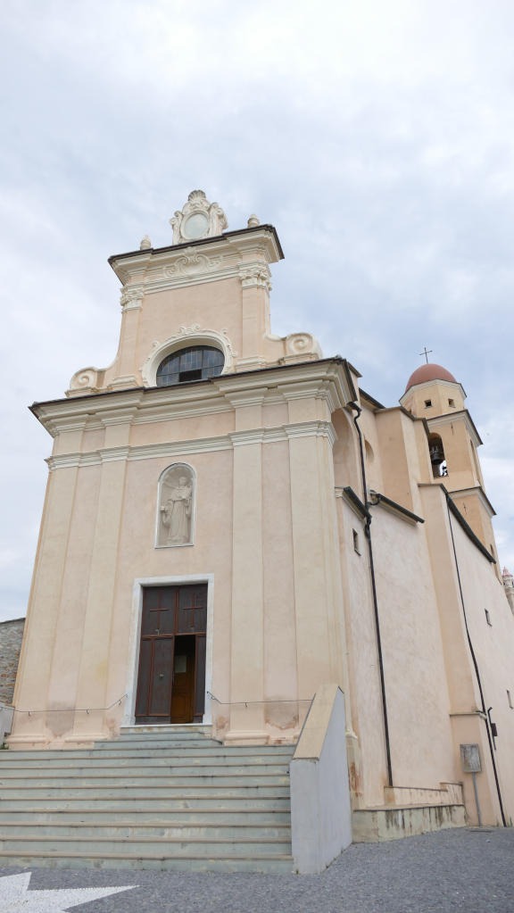 La facciata della chiesa di San Nicola