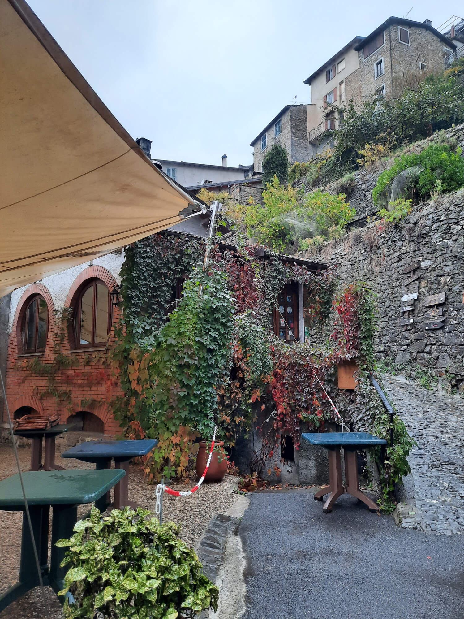 La via Roma ad Apricale