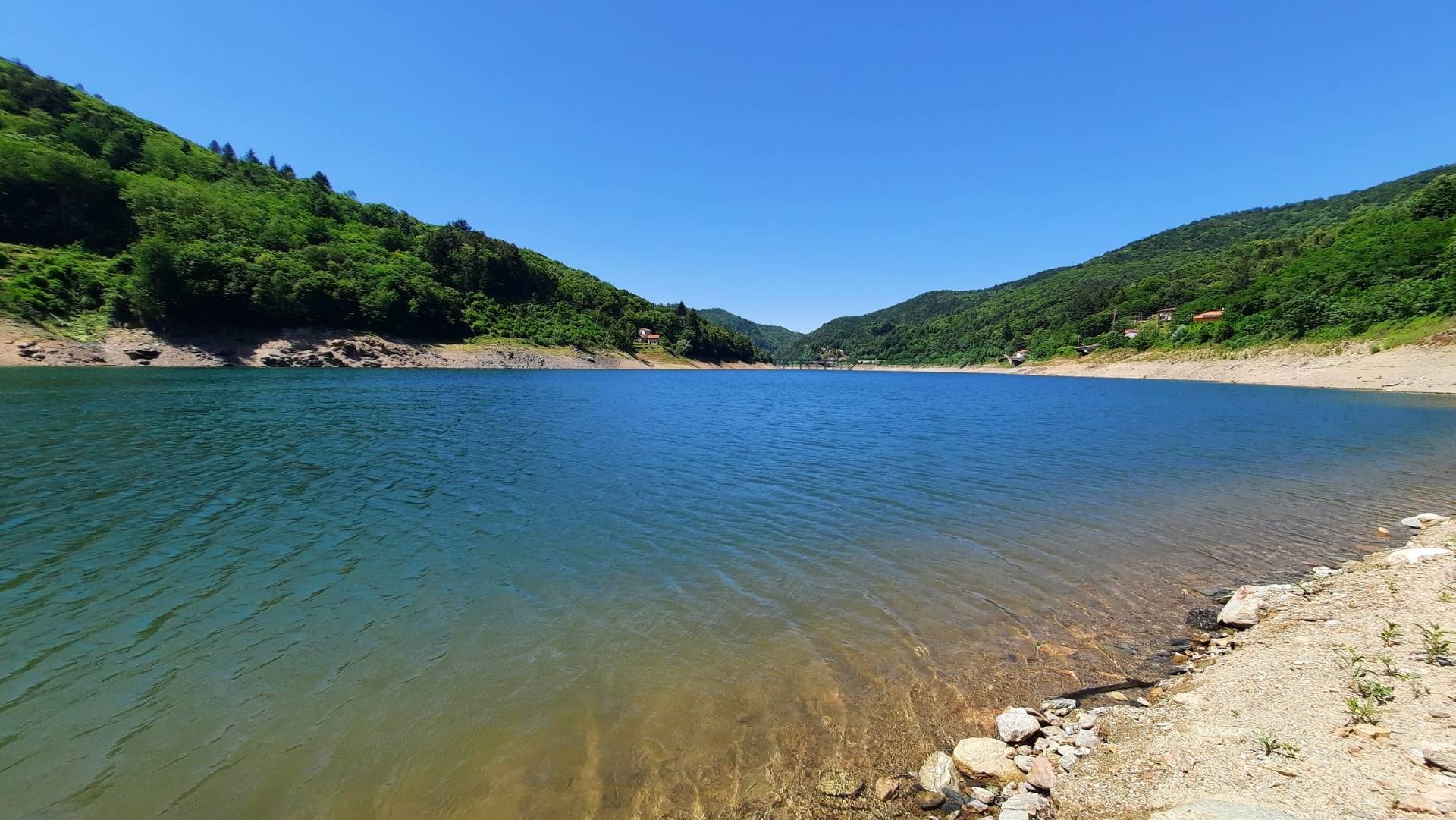 Lake Osiglia: between the present to experience and a past to remember 