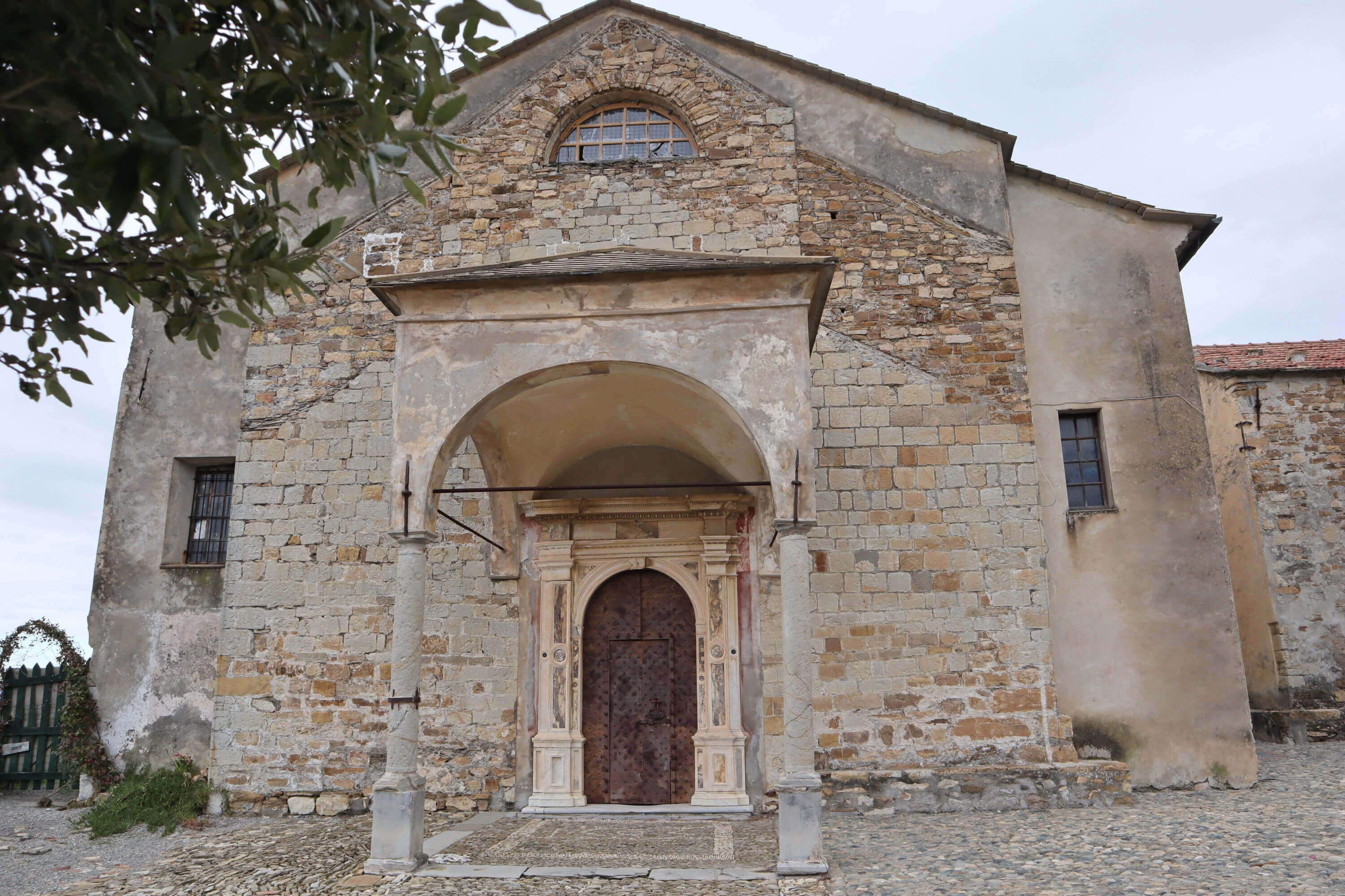 Parrocchiale di Lingueglietta Facciata della chiesa parrocchiale di Lingueglietta