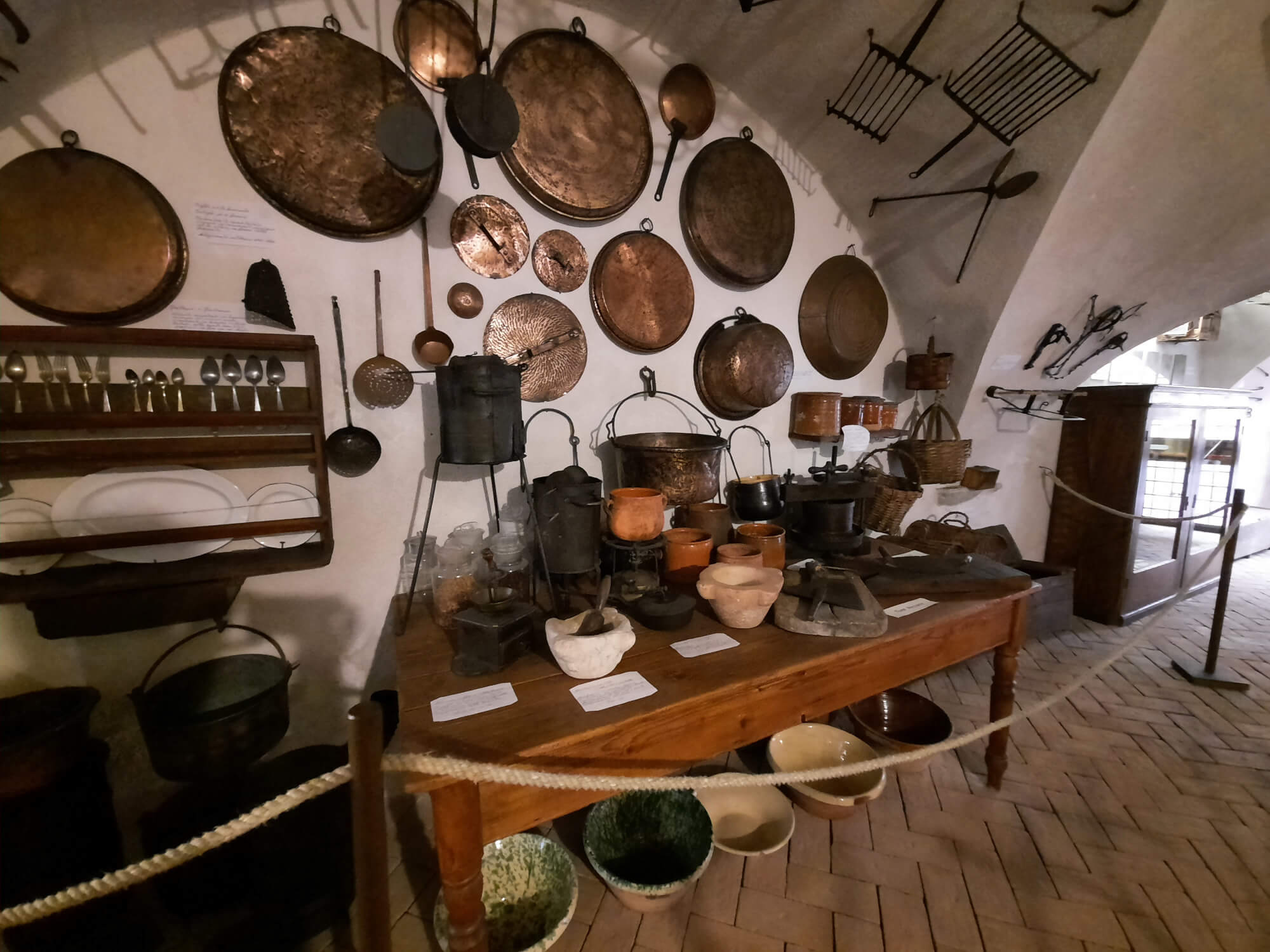 Alcuni oggetti legati alla casa tradizionale Sezione del museo dedicata alla casa