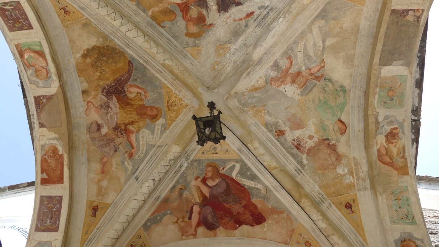 Gli affreschi della chiesa di San Giovanni del Groppo La volta a crociera della chiesa di San Giovanni del Groppo
