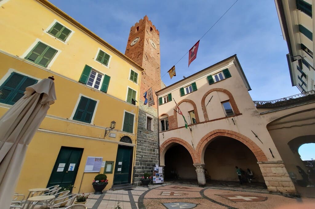 La Torre del Municipio e il Palazzo Comunale di Noli