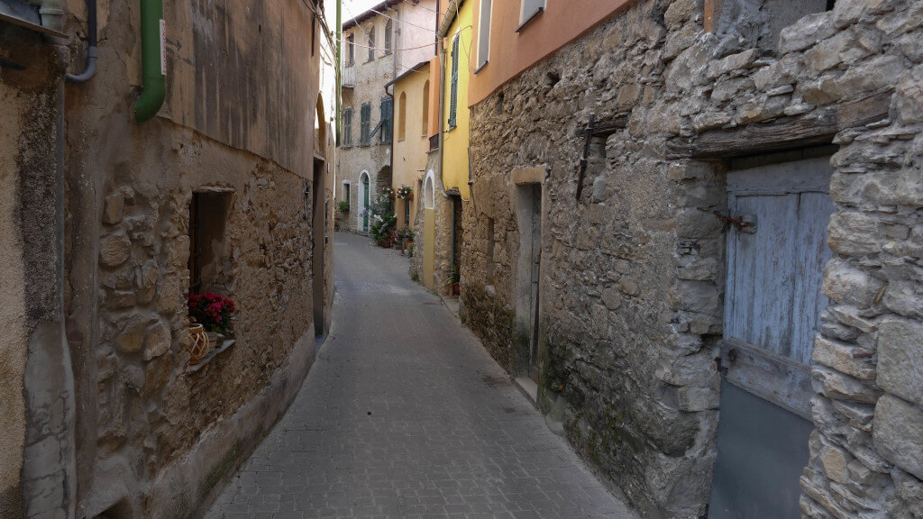 Vicolo storico a Prelà Un caruggio a Prelà