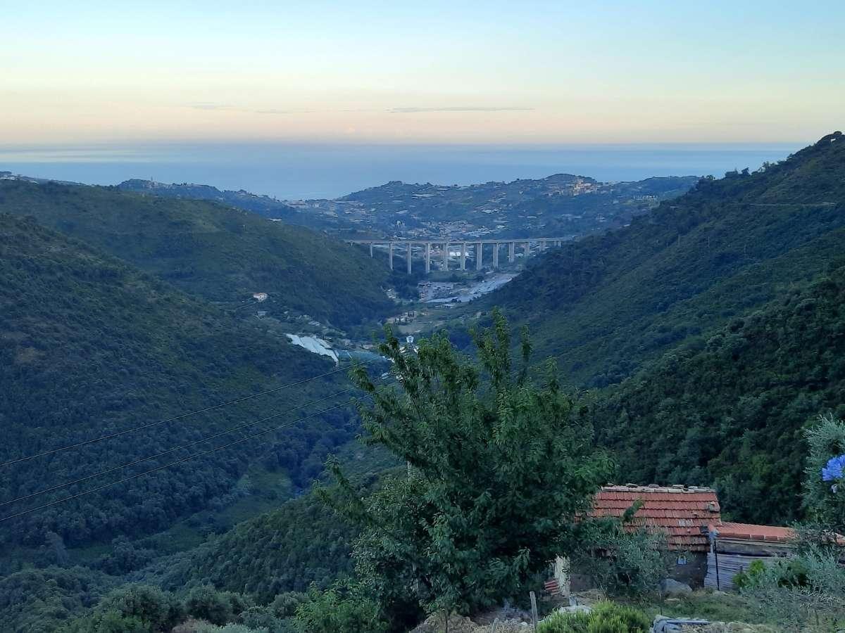 Il panorama della valle visto dal borgo di Ceriana