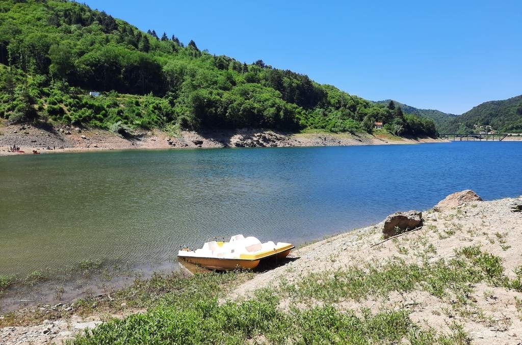 Pedalò al lago di Osiglia Imbarcazione del lago di Osiglia