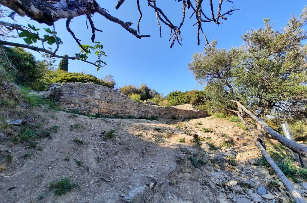 I resti dell’edificio B della Via Julia Augusta