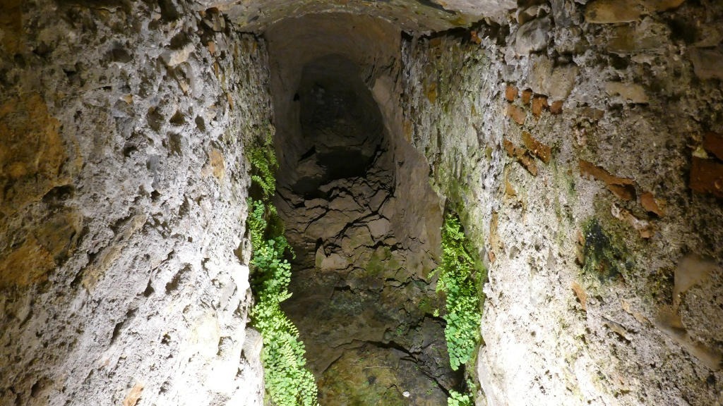 Immagine delle lone sotterranee di Diano Castello