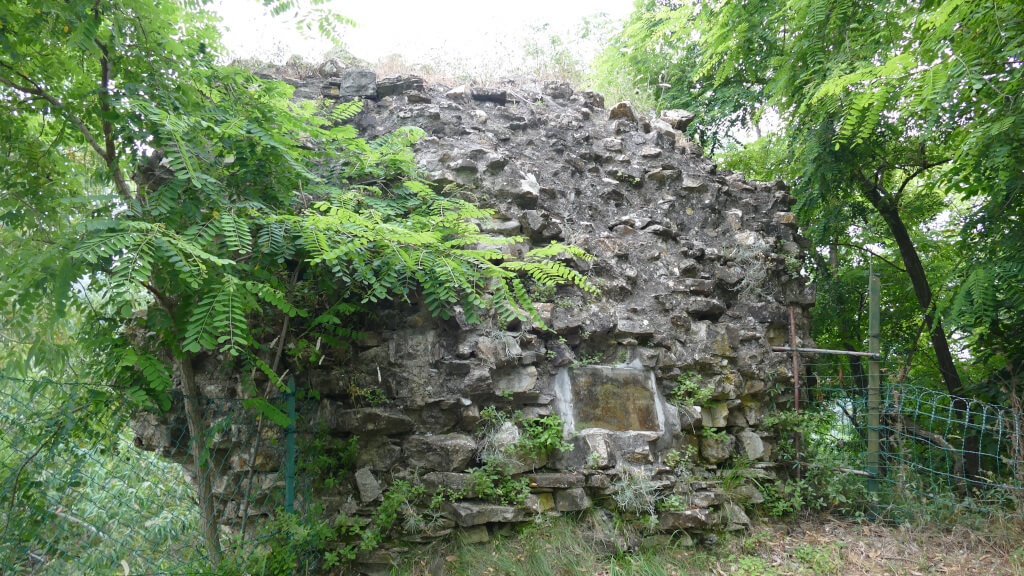 Ciò che resta del castello di Maro Castello I ruderi del castello di Maro Castello