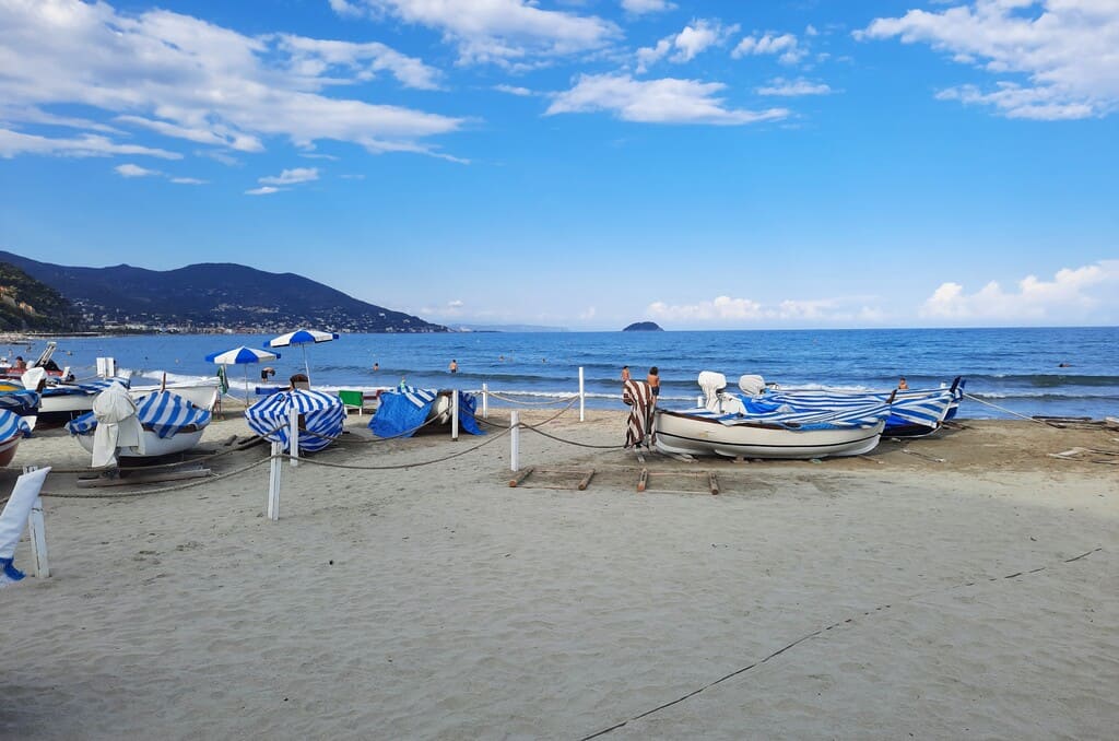 La spiaggia La spiaggia di Laigueglia