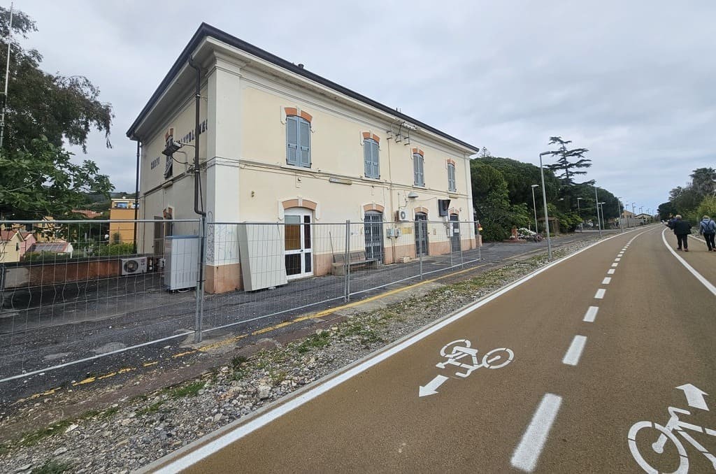 Der Radweg auf Höhe des Bahnhofs San Bartolomeo-Cervo