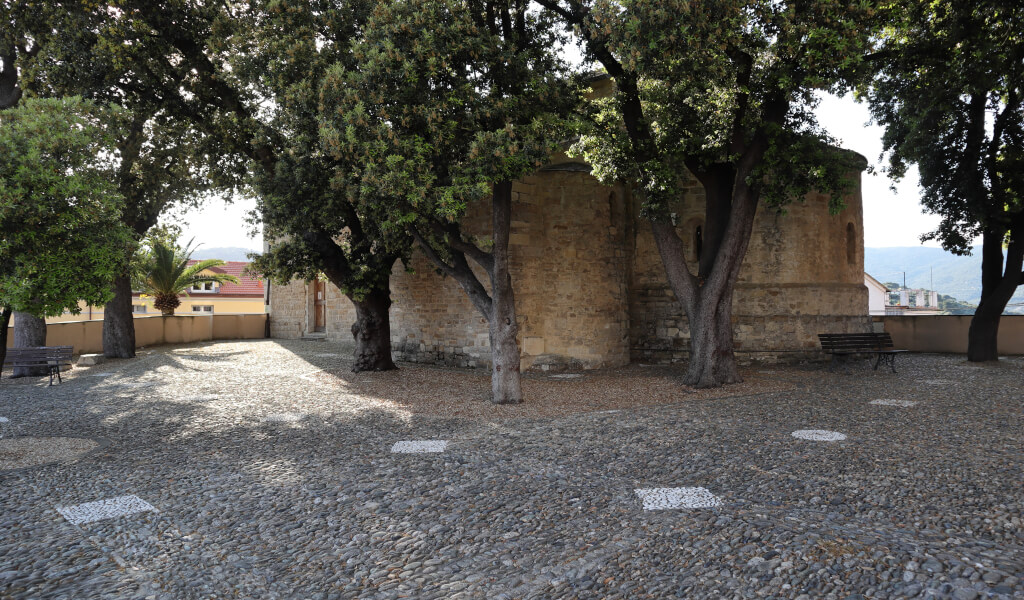 L’esterno della chiesa di San Giovanni a Diano Castello