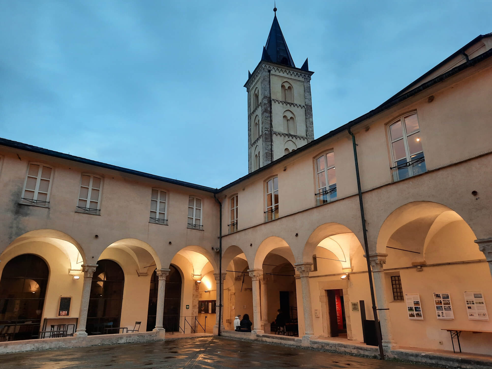 Vista del chiostro di Santa Caterina Il chiostro di santa Caterina