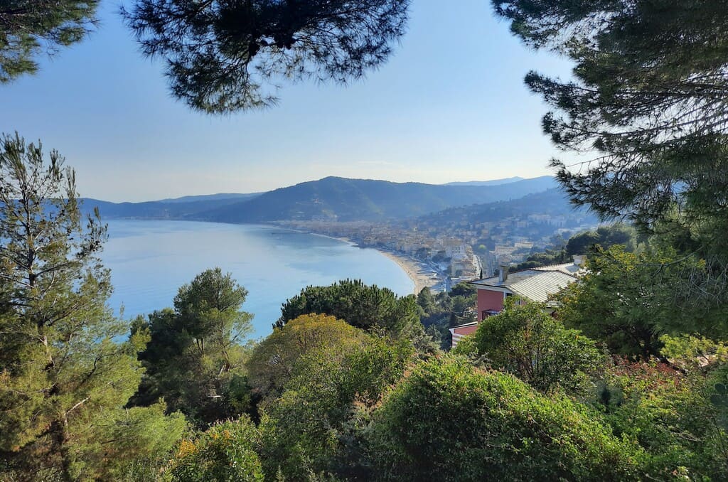 Il panorama sul mare dal belvedere Nightingale di Alassio