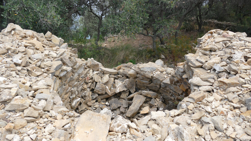 Una delle costruzioni in pietra osservate all’interno del parco
