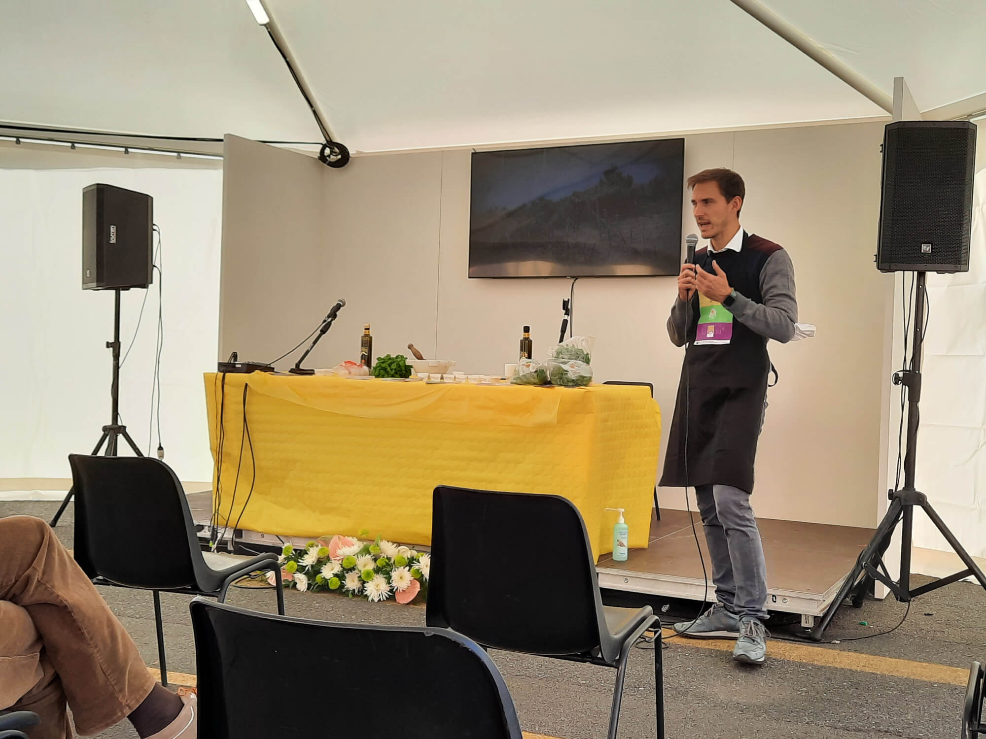 Lezione sul pesto col Pesto show di Assaggia la Liguria Il Pesto show a Olioliva