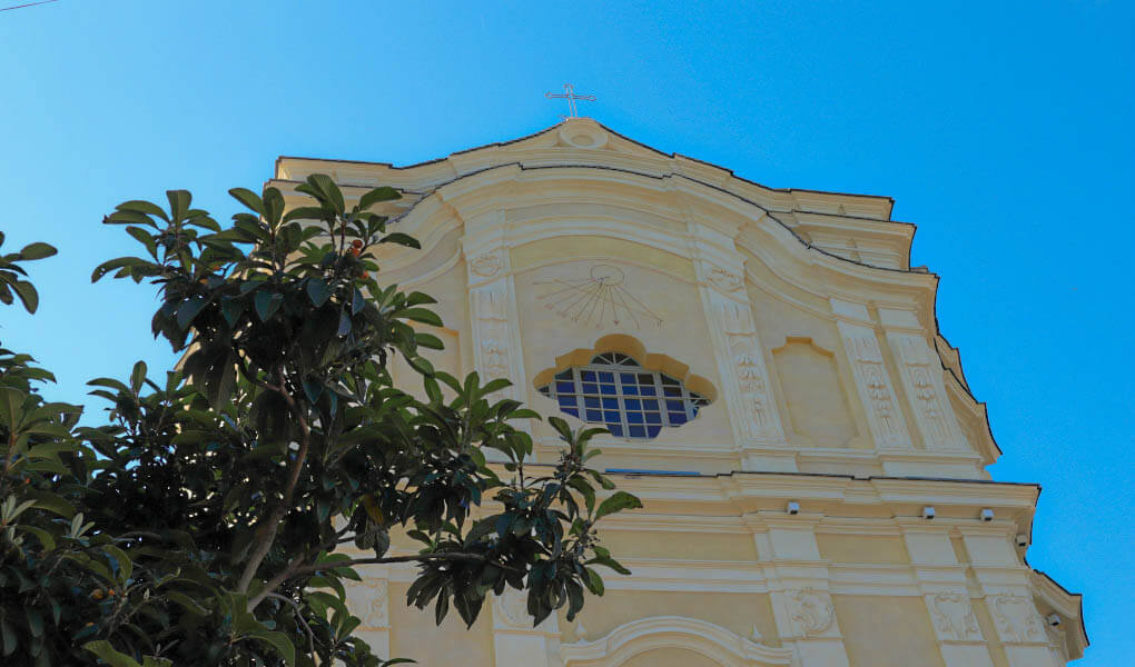 Facciata della chiesa di San Nicola di Bari a Diano Castello