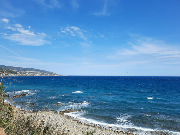 Vista del tratto della pista ciclabile a Bussana Mare Tratto della pista ciclabile di Bussana Mare