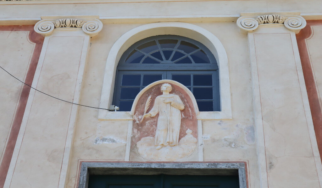 Dettaglio della facciata della chiesa di San Pantaleone