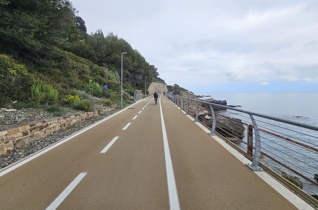 Ein Abschnitt des Radwegs Diano Marina – Andora