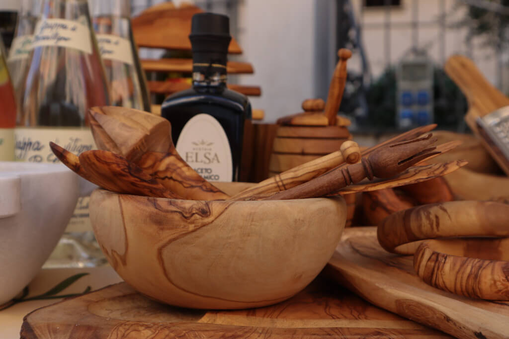 Alcuni oggetti realizzati in legno d’ulivo